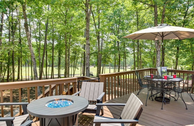 Hot Springs Village Golf Getaway w/Deck!