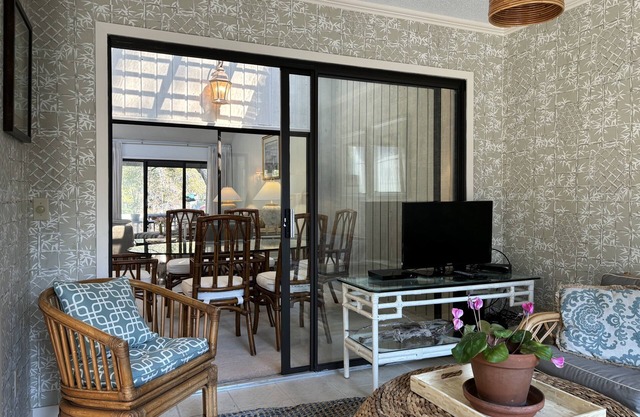 🔥HOT SUMMER DEAL🔥 16 Turtle Lane/1 MIN WALK to beach! 🏖️ Bright end unit! 🌞