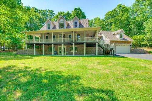 Hot Tub and Amenity Access Lake Anna Retreat!