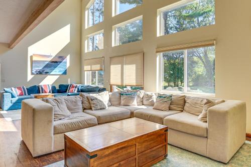 Hot Tub and Game Room Spacious Whitehall Home!