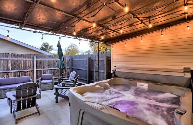 Hot Tub and Games! Family Friendly