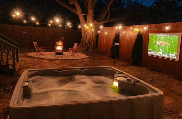 Hot Tub & Designer Speakeasy 8 minutes Downtown GVL, Outdoor Theater, Piano