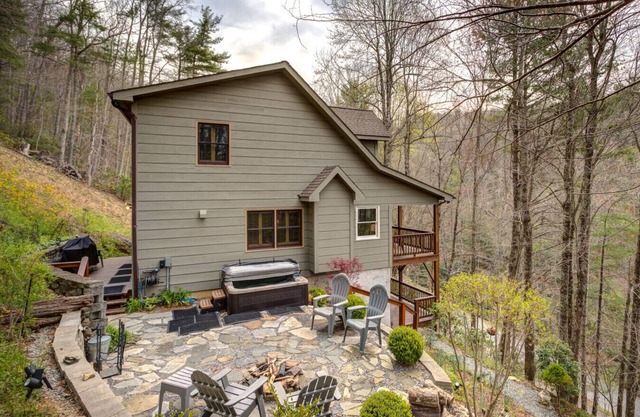 Hot Tub, Fire Pit, Game Room, Pet Friendly, Hiking