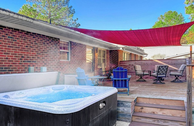 Hot tub, Firepit, BBQ, Full kitchen, SmartTV, King,Pet