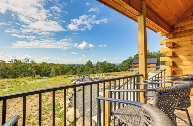 Hot Tub + Game Room: Mtn Cabin in Deep Creek Lake