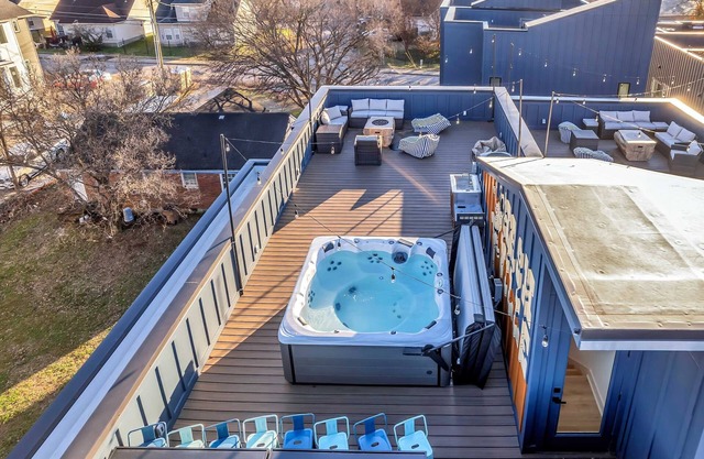 Hot Tub Game Room Rooftop Downtown Nashville