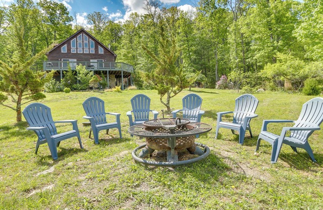 Hot Tub + Game Room: Peaceful Wardensville Cabin