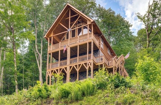 Hot Tub, Game Room & Views: Mars Hill Mtn Retreat!