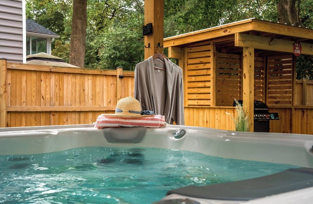Hot Tub Haven: Cozy Annapolis Backyard Oasis!
