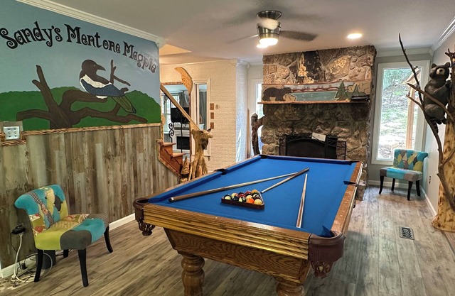 Hot Tub I Pool Table I Indoor Fountain I Pacman