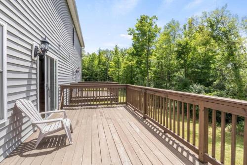Hot Tub! LRG Home! Sleeps 16!Near Ithaca! Dogs OK