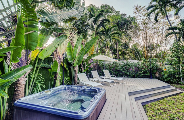 Hot tub Paradaise: outdoor kitchen and personalized attention. Pet-friendly
