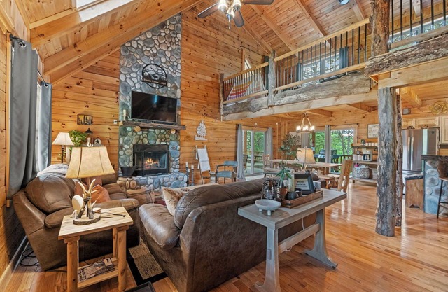 Hot Tub, Sauna, GameRoom: Pool Table, Arcade, Ping Pong, Foosball. Hiking Nearby