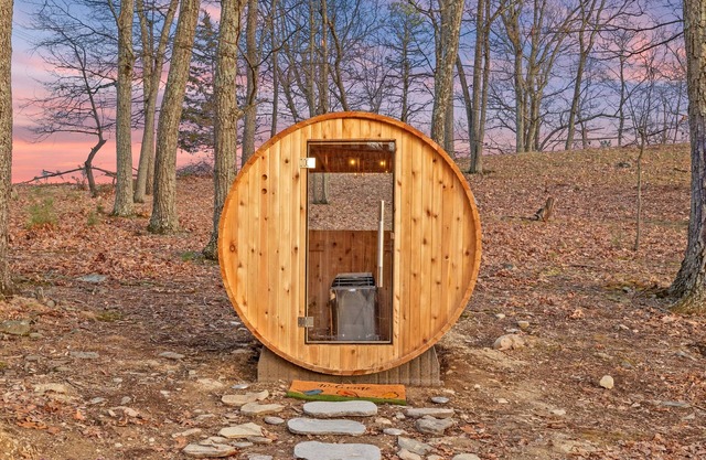 Hot tub/Sauna/Hiking/Indoor Pool/Lakes