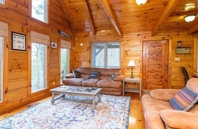 Hot Tub - Small Family Cabin - Hillside Loft - Red River Gorge, Kentucky!