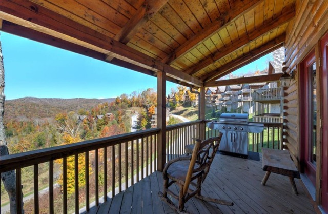 Hot Tub, Views & Game Room | Scenic Wolf Cabin + Biltmore Pass