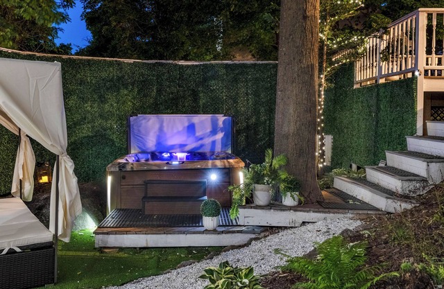 Hot Tub + Walk to Lakeside Dining: Meredith Home!