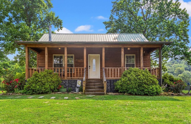 Hot Tub, WiFi, Pet-Friendly - Heavenly Hideaway - near Red River Gorge, Kentucky!