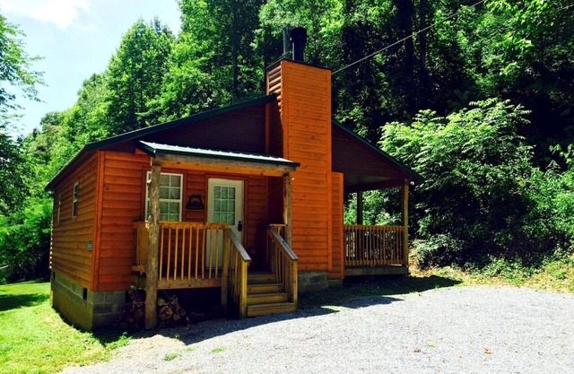 Hot Tub❅Wood Fireplace❅King Bed❅Cozy - BEAR'S DEN