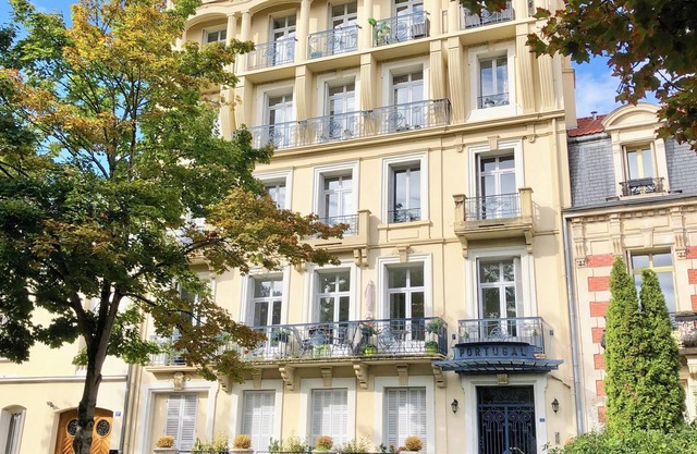 HOTEL DU PORTUGAL - Ideal for curists - heart of Vichy - Unesco World Heritage site