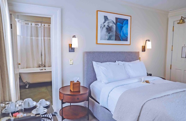 Hotel Fauchere: Historic Setting, Modern Comforts - Steps from Local Attractions