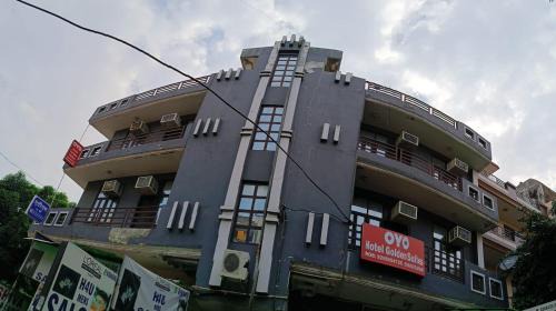 Hotel Golden Suite - Couple friendly- 10 Min distance from Anand Vihar & Vaishali metro station