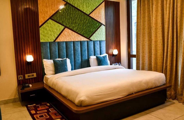 Hotel Leosh Lansdwone