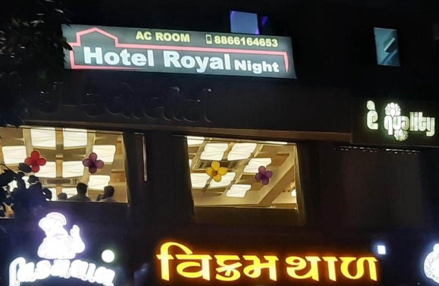 hotel royal night