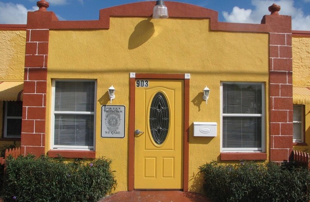 Hotel Studio with WiFi, AC in the center of Hialeah Anchor #7