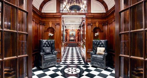 Hotels In London With Sports/Activities, Bar, Parking