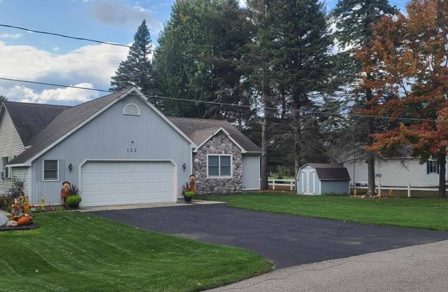Houghton Haven Lake access or Golf fun