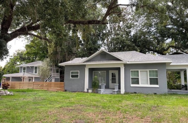 House 2 Bedrooms/2 full bathrooms Downtown Winter Garden