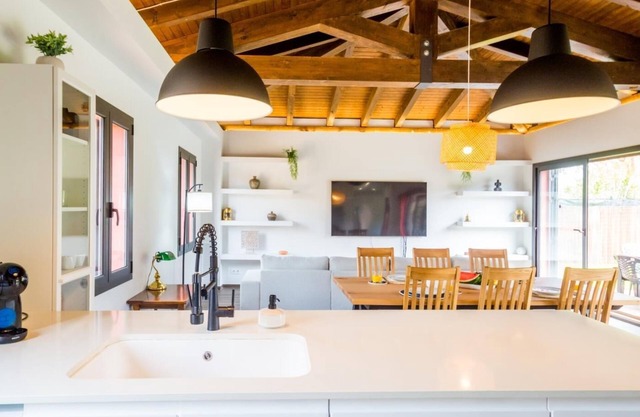 House Ananda with private pool and 5min from the beach