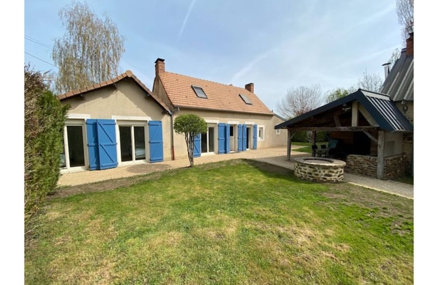 House close to circuit/garage, parking, garden