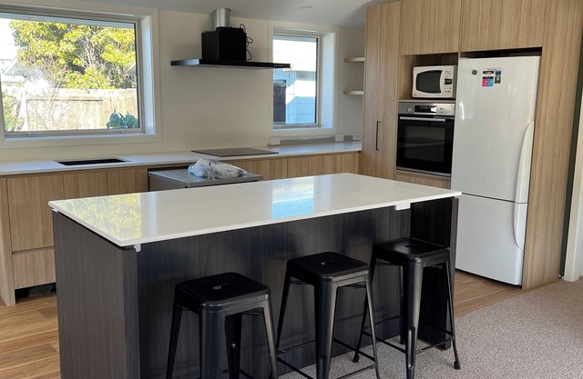 House - Clyde Getaway - 5 Minute walk to Clyde Township