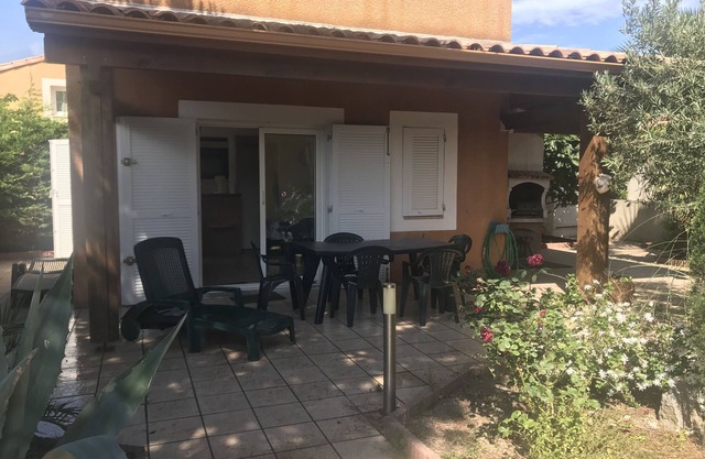 HOUSE COQUETTE WITH GARDEN NEAR THE SEA