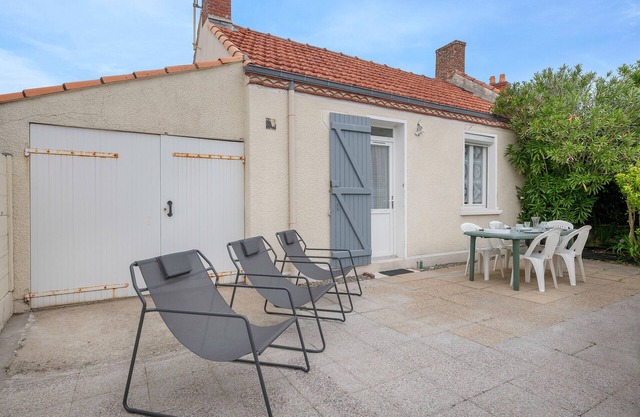 House for 5 people, 350m from the beach.