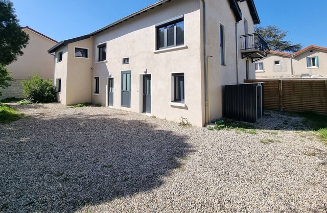 House for 8 people near Lyon (free parking)