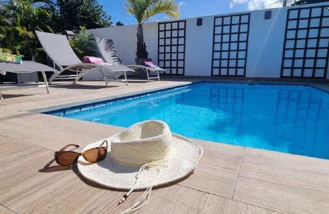 HOUSE FOR RENT IN QUIET AREA, FAMILY OR FRIENDS WITH PRIVATE POOL