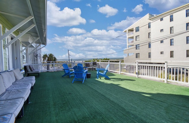 House for up to 17 guests! 30 second walk to the beach! Pool on the property!