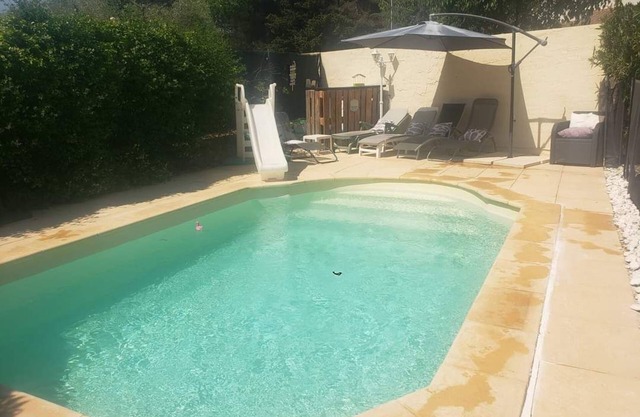 House gemenos clim swimming pool close beaches 9 sleepings