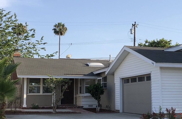 House in Beach Town (30 night min)