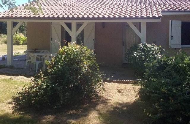 house in green surroundings near Saint Emilion
