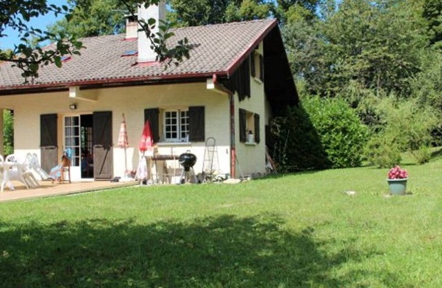 HOUSE IN PEACE WITH LAKE VIEW