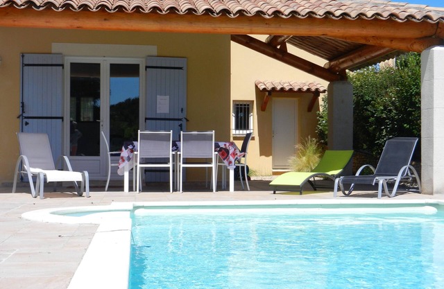 House in Puyméras Face Au Ventoux With Pool