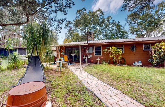 House in Weeki Wachee with kayaks, dock access, & bikes