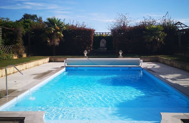 House of CHARACTER, large garden PRIVATE SWIMMING POOL not overlooked, IDEAL FOR A FAMILY