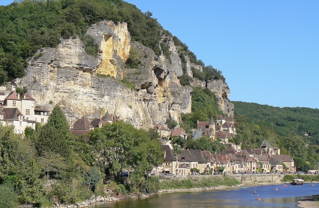 HOUSE OF CHARACTER - 4* WITH SWIMMING POOL- 4 /6 PEOPLE- NEAR SARLAT