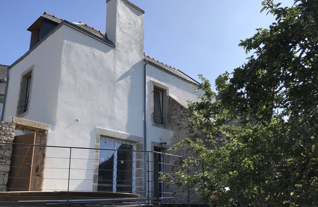 House overlooking the river in the heart of the historic center of Pont Croix