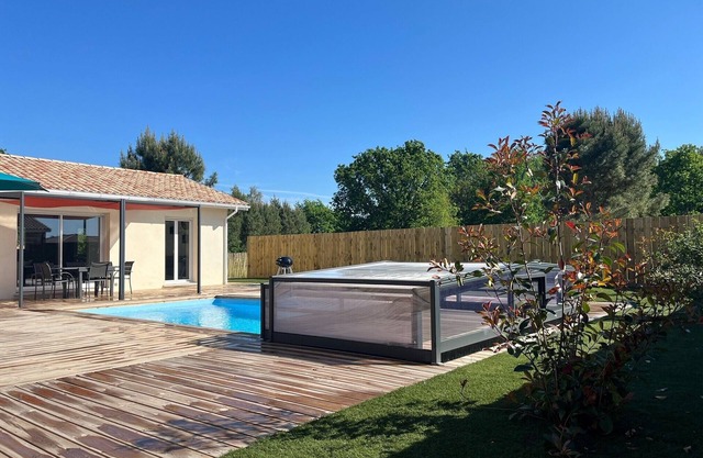 House sleeps 4 with heated indoor pool (Maison L'Estuaire)